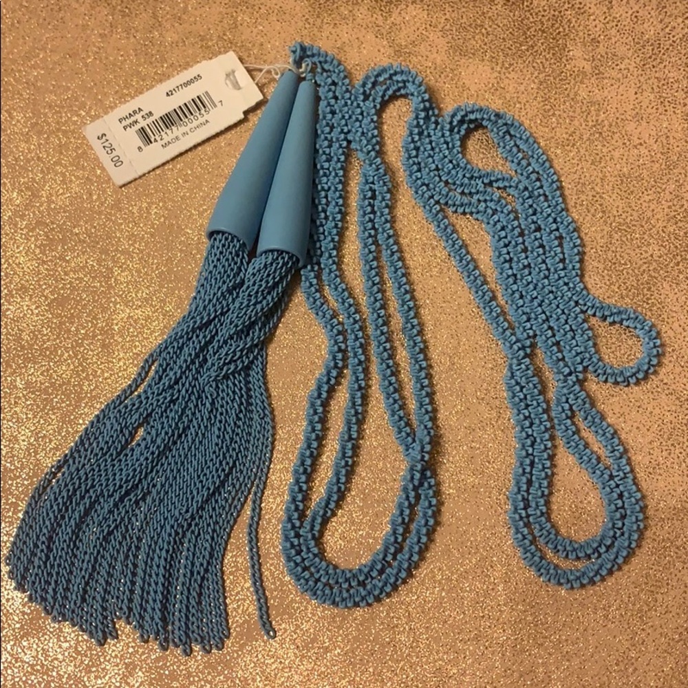 Kendra Scott matte periwinkle phara necklace